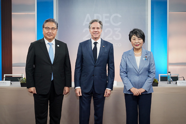 박진 외교부 장관과 안토니 블링컨 미국 국무장관, 가미카와 요코 일본 외무대신과 14일(현지시간) 아시아태평양경제협력체(APEC) 회의가 열리는 미국 샌프란시스코에서 3국 외교장관 회의를 개최했다 / ⓒ외교부