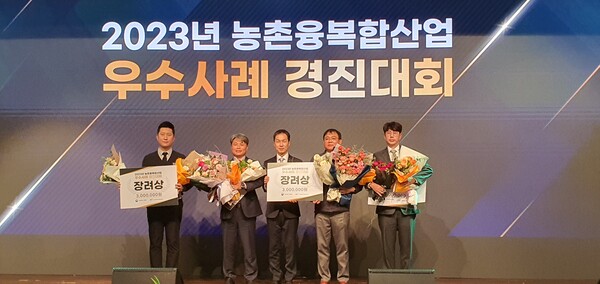 해남고구마식품(주)이 농림축산식품부 장관상을 수상했다.(사진 오른쪽 두번째 김남욱 대표) 사진/해남군청 제공