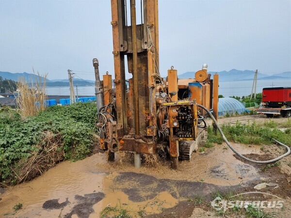기후변화와 기상이변에 따른 강수량 부족으로 농업용수 확보를 위한 관정 개발 공사에 나섰다. 사진/완도군청 제공