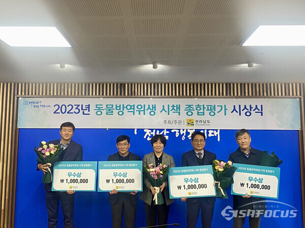 진도군이 전남 동물방역 위생시책 종합평가에서 ‘우수상’을 수상했다. 사진/진도군청 제공