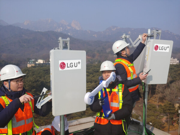 LG유플러스 직원들이 통신 기지국의 사전 품질 점검을 진행하고 있다. ⓒLG유플러스