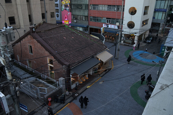 서울 중구에 소재한  ‘싸전 거리’의 모습. 신당역 1번출구에 안내판이 세워져 있다. (사진 / 중구청)