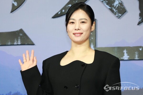 12일 배우 김현주가 포토타임을 갖고 있다.(1) [사진 / 오훈 기자]