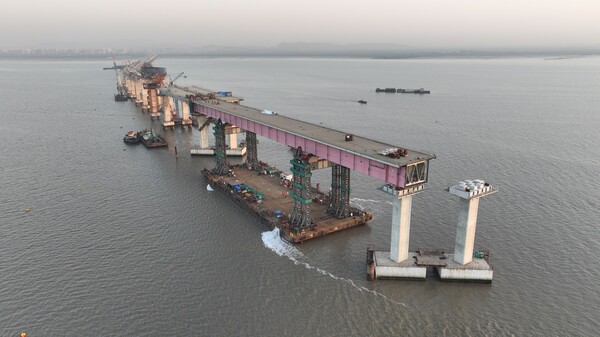 뭄바이 교량현장 최대 난코스 180m 강교(Steel Bridge, 약 2,300톤) 설치 ⓒ대우건설