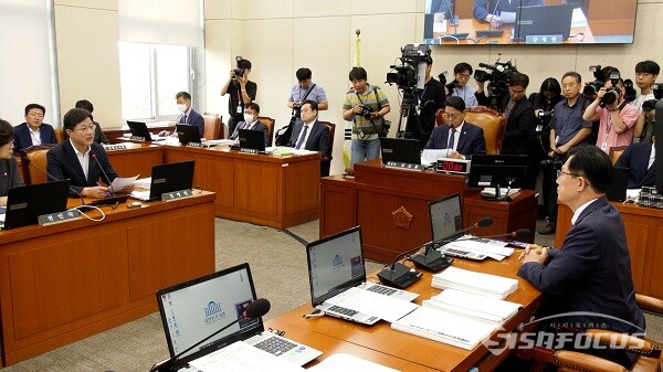 지난 해 8월 16일, 서울 여의도 국회에서 열린 행정안전위원회 전체회의 모습. 사진 / 김경민 기자