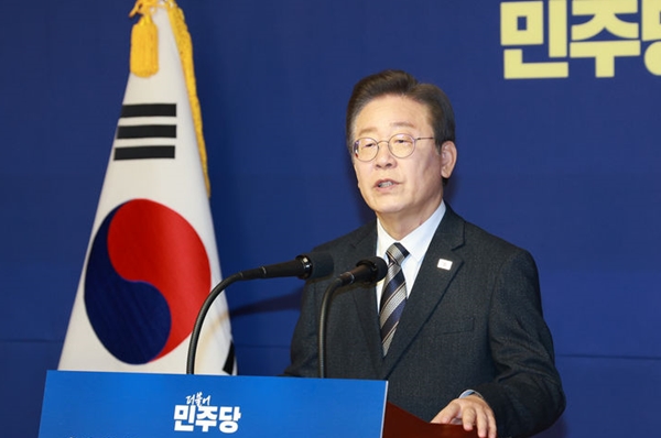 이재명 더불어민주당 대표가 지난달 31일 오전 서울 여의도 국회 사랑재에서 열린 2024년 신년 기자회견에서 기자들 질문에 답변하고 있다. ⓒ뉴시스
