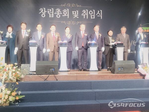 6일 (사)한국외식산업협회 경주시지회 창립을 알리는 퍼포먼스 모습. 사진/김대섭 기자