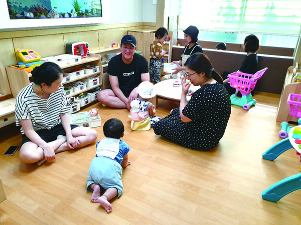 서울 노원구가 “어렵게 낳은 아이를 안심하고 키울 수 있는 환경 조성”을 위해 시행하고 있는 공동육아방의 모습. (사진 / 노원구청)