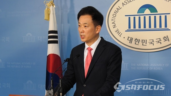 유영하 변호사가 2020.3.4일 오후 국회 정론관에서 박근혜 전 대통령의 메세지 전달 기자회견을 하고 있다. 사진 / 박상민 기자