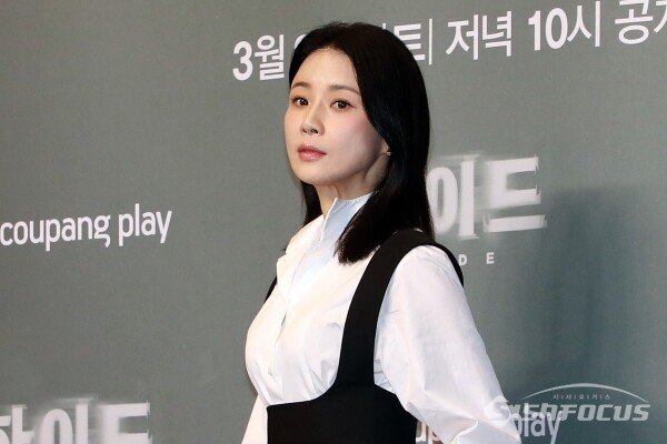 19일 배우 이보영이 포토타임을 가지고 있다.(1) [사진 / 오훈 기자]