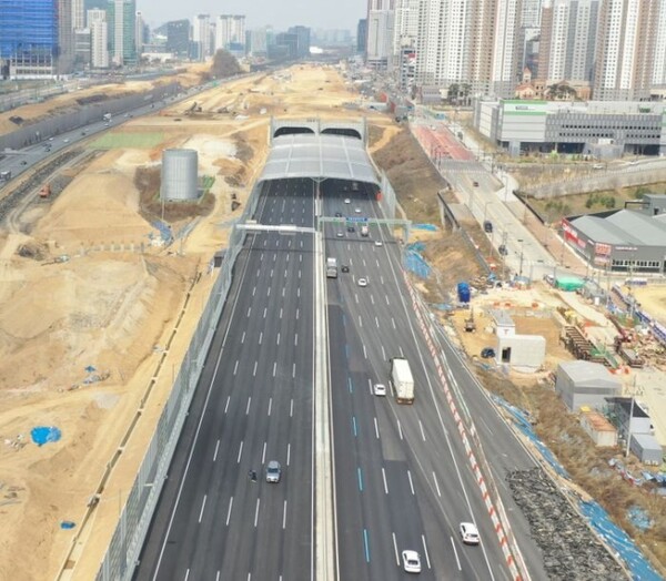 경부고속도로 동탄JCT~기흥동탄IC 구간이 직선·지하화 공사를 마치고 이달 28일 오전 5시 개통한다 / ⓒ국토부