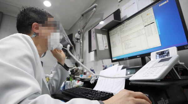 비대면 진료중인 의사의 모습 / ⓒ뉴시스DB