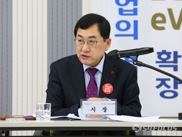 읍, 면, 동장회의를 주재하고 있는 주낙영 경주시장 모습. 사진/경주시