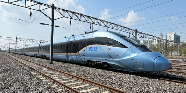 현대로템이 제작한 KTX-청룡 / ⓒ현대로템