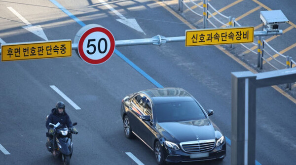 사진은 서울 시내에 설치된 후면 번호판 단속 장비 / ⓒ뉴시스DB