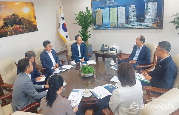 명현관 군수가 국가철도공단 이성해 이사장을 방문햇다. 사진/해남군청 제공