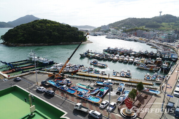 완도군이 불법 어업 단속에 나섰다.(사진은 어선이 정박돼 있는 1부두 전경) 사진/완도군청 제공