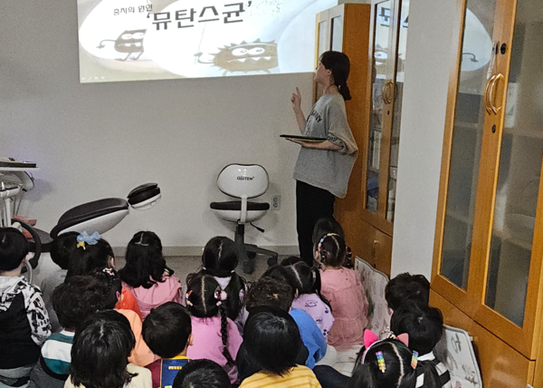 서울 동대문구가 관내 어린이집 및 유치원, 가정의 아동·청소년(4세~15세)을 대상으로 치아건강사업을 실시한다.  (사진 / 동대문구청)