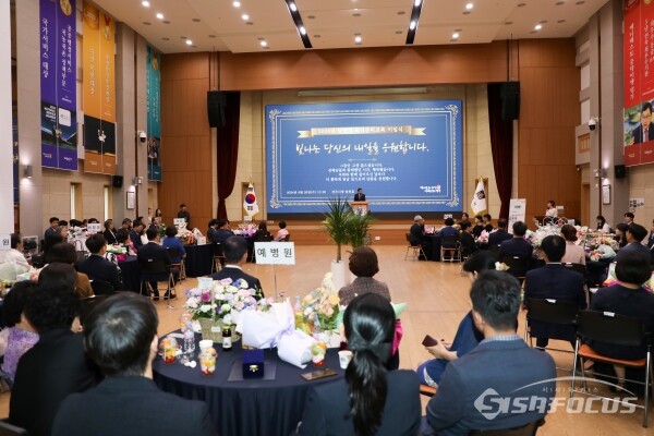 경주시 상반기 공무원 퇴임식이 열린 알천홀 모습. 사진/김인철 기자