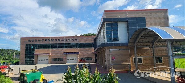 농기계임대사업소 남부지소가 11년째 불법건축물로 운영되고 있다.ⓒ김영삼 기자