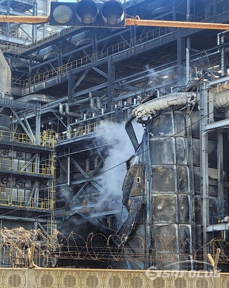 울산 울주군에 위치한 에쓰오일 온산공장에서 어제(28일) 새벽 4시 47분쯤 대형 화재가 발생해 5시간 만에 진화됐다. 사진/울산소방본부