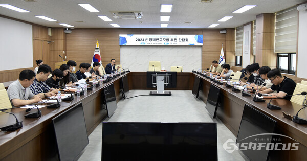 진도군이 정책연구모임 상상이상 간담회를 개최했다. 사진/진도군청 제공