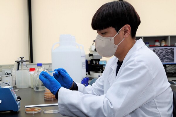 hy가 유산균 외 건기식 시장에서 존재감을 드러내고 있다. 작년 관절건강에 도움을 줄 수 있다고 개별인정형 원료로 인정받은 참나리 추출분말 상용화에 나선다고 밝혔다. ⓒhy