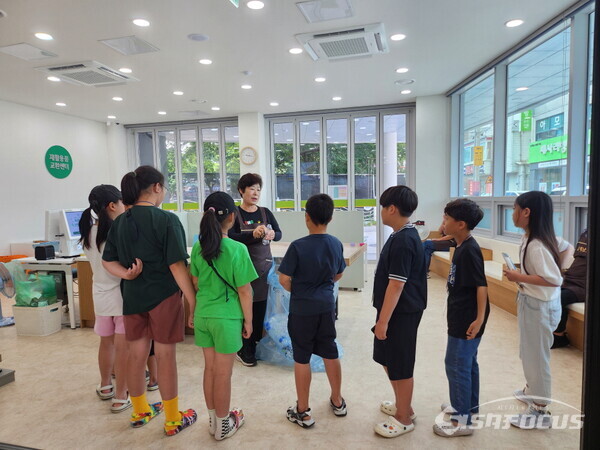 해남군 자원순환복합센터 프로그램에 참여하기 위해 찾아온 어린이들. 사진/해남군청 제공