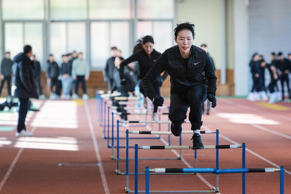 전국 각지의 다양한 선수단이 예천스타디움에서 전지훈련을 하고 있다.ⓒ예천군