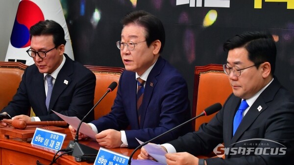 이재명 더불어민주당 대표가 17일 국회에서 열린 최고위원회의에서 모두발언을 하고 있다. 사진 / 오훈 기자