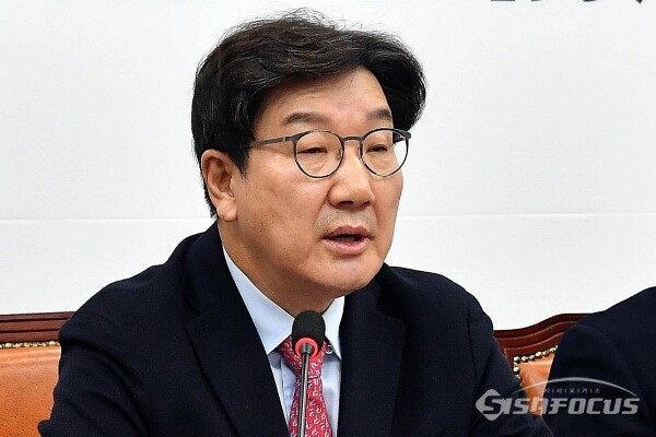 [시사포커스 / 오훈 기자] 권성동 국민의힘 원내대표가 23일 서울 영등포구 여의도 국회 본청에서 열린 비상대책위원회의에서 발언을 하고 있다. (2025.01.23)