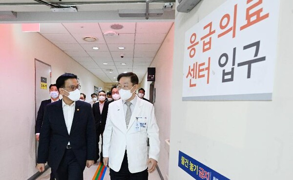 최상목 권한대행이 지난 17일 설 명절 대비 서울 동작구 서울특별시 보라매병원을 방문할 당시 / ⓒ기재부