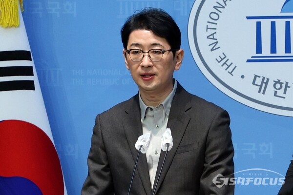 국민의힘 주진우 의원이 지난 1월 16일 서울 여의도 국회 소통관 기자회견장에서 더불어민주당 카톡 검열 고발 관련 기자회견을 하고 있다. 사진 / 오훈 기자