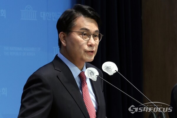 31일 윤상현 의원이 기자회견을 하고 있다.(2) [사진 / 오훈 기자]