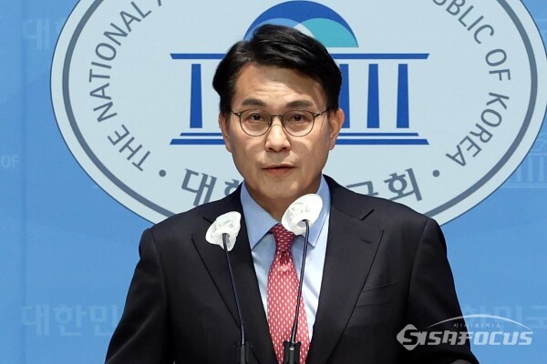 31일 오후 윤상현 국민의힘 의원이 국회 소통관에서 마은혁 헌법재판관 후보자 관련 기자회견을 하고 있다. [사진 / 오훈 기자]