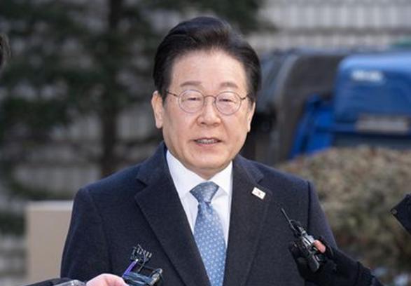 이재명 더불어민주당 대표가 4일 서울 서초구 서울중앙지법에서 열린 ‘대장동·백현동·위례·성남FC 의혹’ 관련 특정범죄가중처벌등에관한법률위반(뇌물) 혐의 공판에 출석하고 있다. ⓒ뉴시스-공동취재