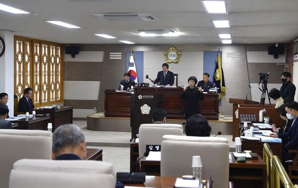 10일 군위군의회가 제288회 임시회를 개회하고 있다.ⓒ군위군의회