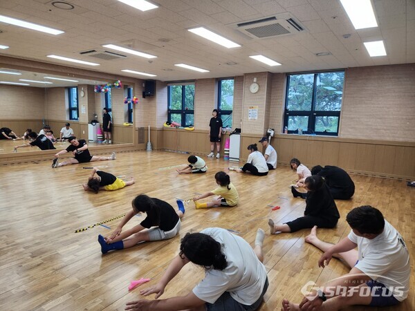 가족어울림센터 가족코칭, 부모와 함께 태권도. 사진/해남군청