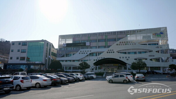 완도군 청사 전경. 사진/완도군청 제공