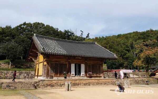 강진 무위사 극락보전 전경. 사진 / 강진군청