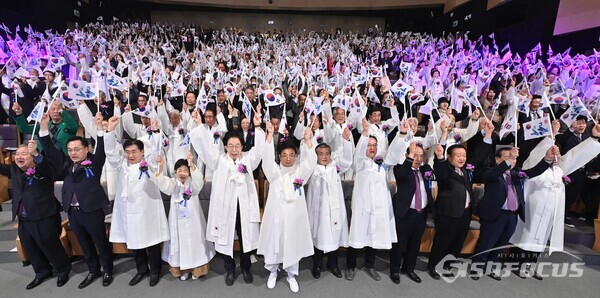 1일 경북도가 경북도청 동락관에서 ‘제106주년 3·1절 기념식’을 개최하고 있다.사진/김영삼 기자