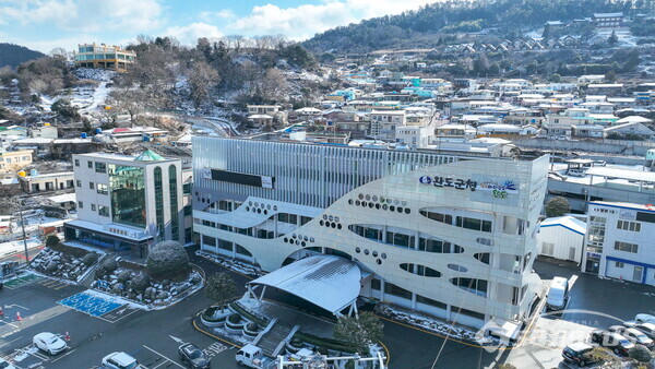 완도군 청사 전경. 사진 / 완도군청  