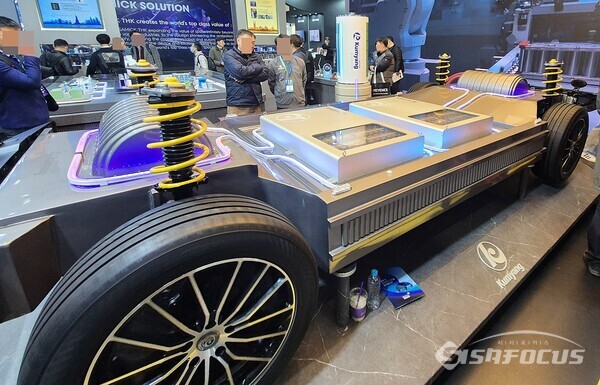 금양이 인터배터리 2025에서 4695 배터리로 구성한 배터리팩 장착 플랫폼을 선보였다. (사진 / 강민 기자)