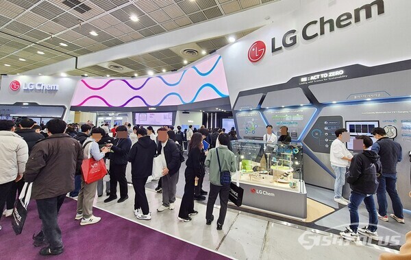 LG화학이 인터배터리 2025에서 전구체 프리 양극재를 공개했다. (사진 / 강민 기자)