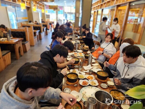 동게전지훈련 스포츠 마케팅으로 붐비는 식당. 사진 / 해남군청