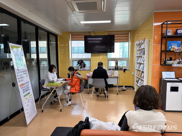 진도군이 ‘모바일 헬스케어 1기’ 맞춤형 건강관리 사업을 운영한다. 사진 / 진도군 청