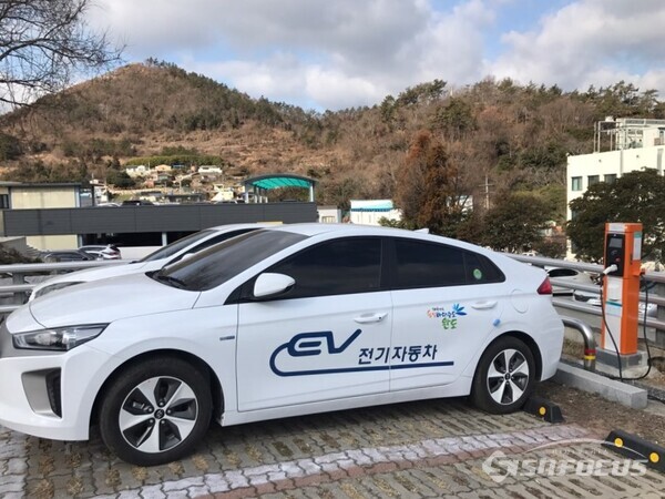 완도군이 탄소중립 실현 ‘전기자동차 보급 사업 추진. 사진 / 완도군청