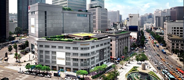신세계면세점은 사업 전략을 객단가 높은 MICE, 개인관광객 중심으로 전환한다. 신세계면세점 명동점 전경ⓒ신세계며세점