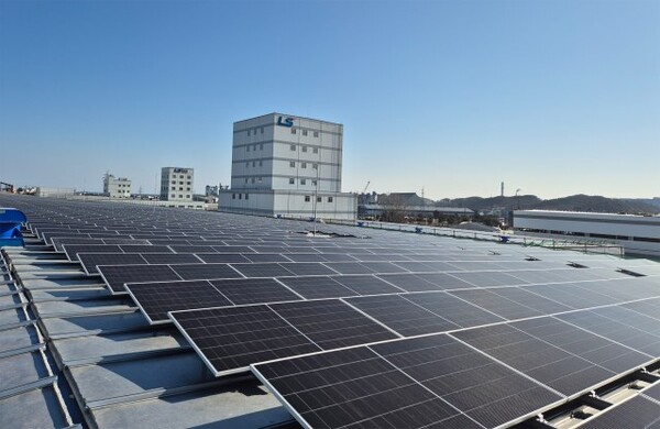 LS전선이 최근 강원 동해 사업장에 태양광 발전 시스템을 설치해 7일부터 가동에 나섰다 ⓒLS전선