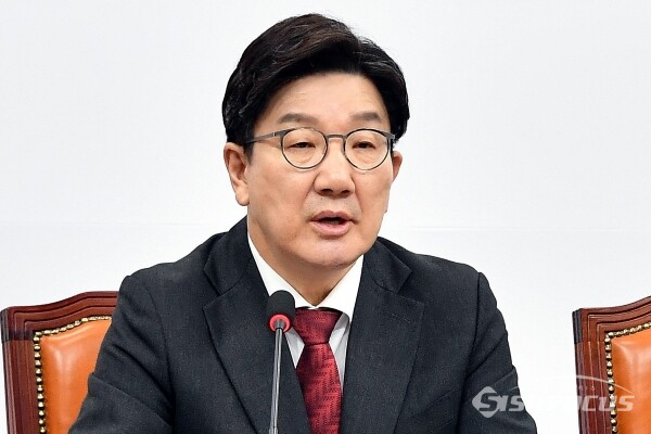 7일 권성동 원내대표가 발언을 하고 있다.